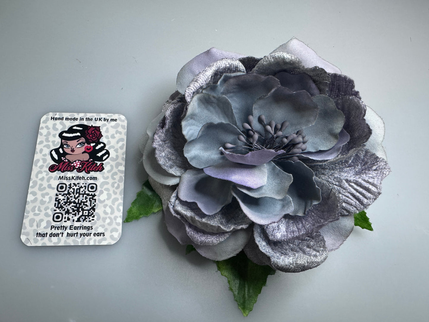 Lilac Grey Hair Flower Medium